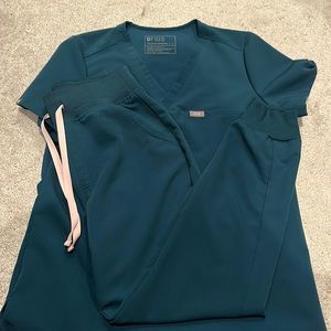 Figs scrubs Caribbean blue size small highwaisted Zamora jogger pant catrina top